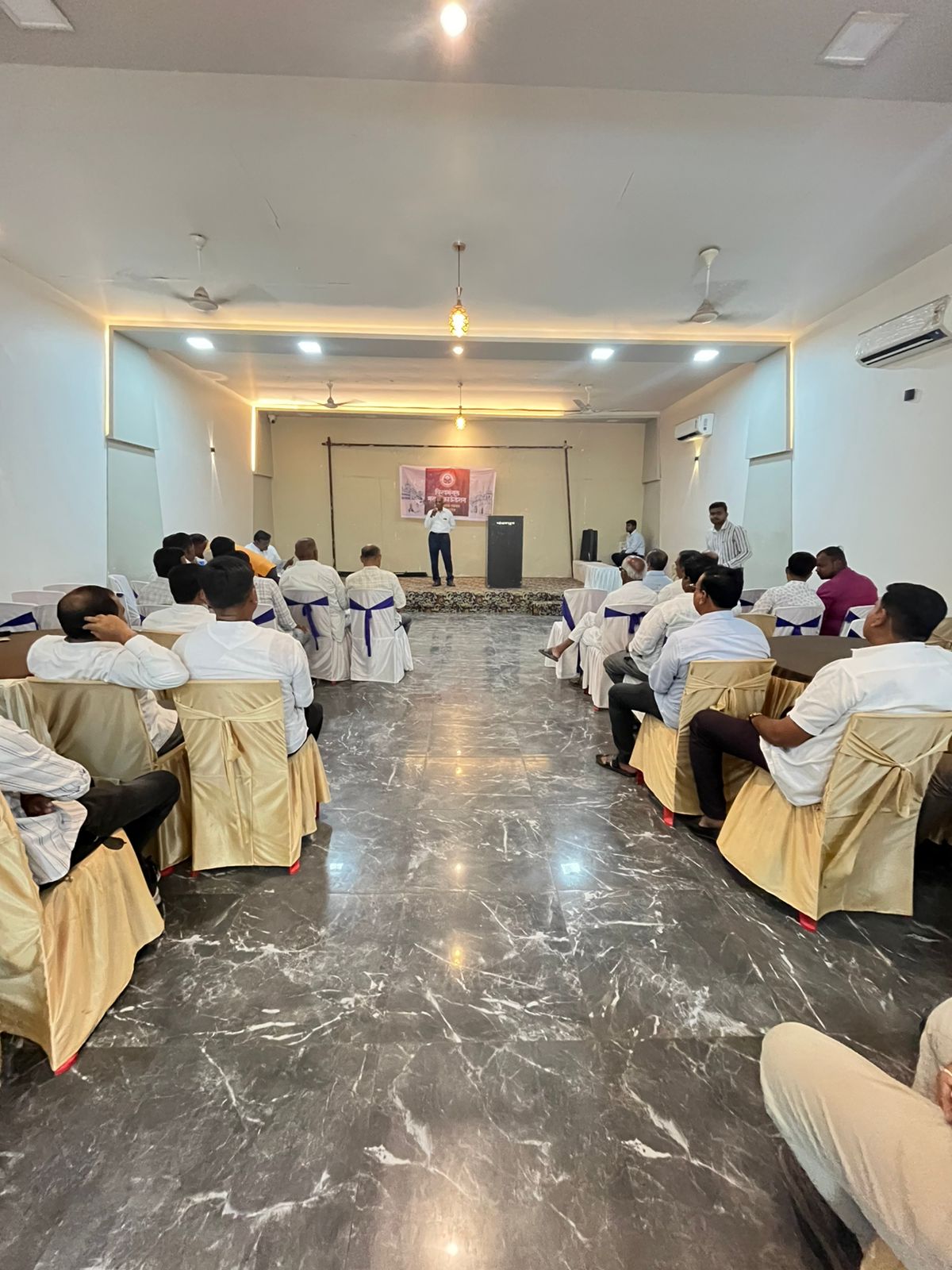 विश्वमंगल मराठी फाऊंडेशन आयोजित पंढरपूर संवाद बैठक उत्साहपूर्ण वातावरणात संपन्न झाली.